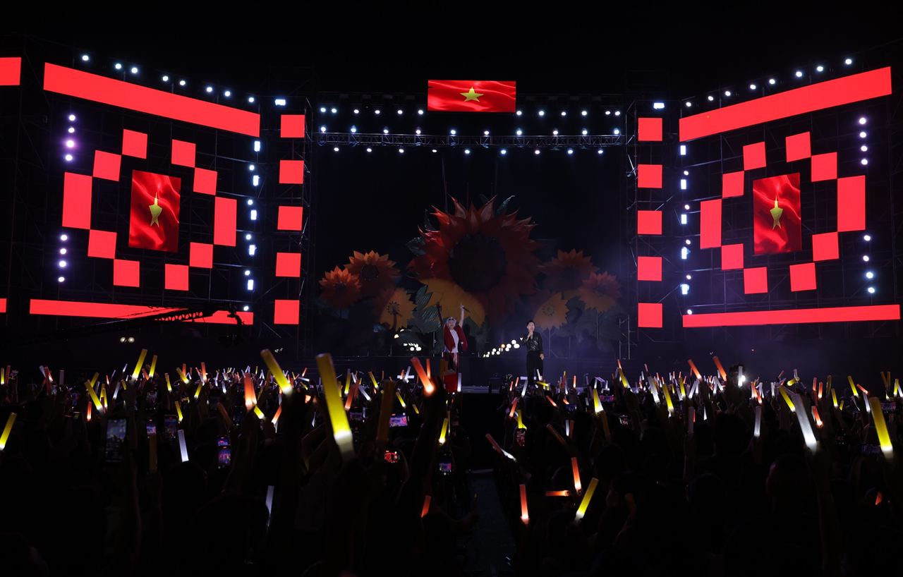 Hàng ngàn người dân Hải Dương tham dự "đêm nhạc đặc biệt" The East Live Concert