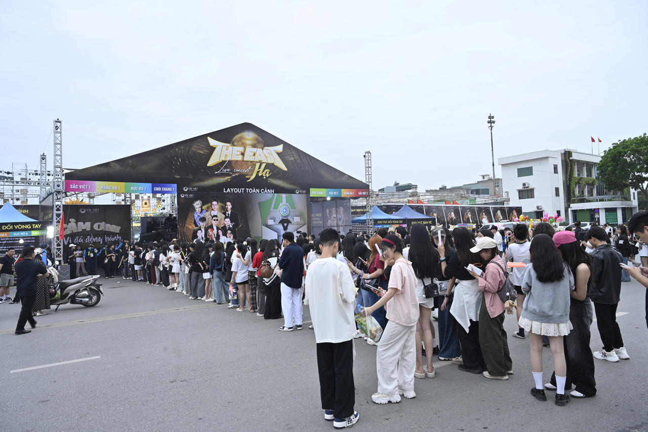 Hàng ngàn người dân Hải Dương tham dự "đêm nhạc đặc biệt" The East Live Concert