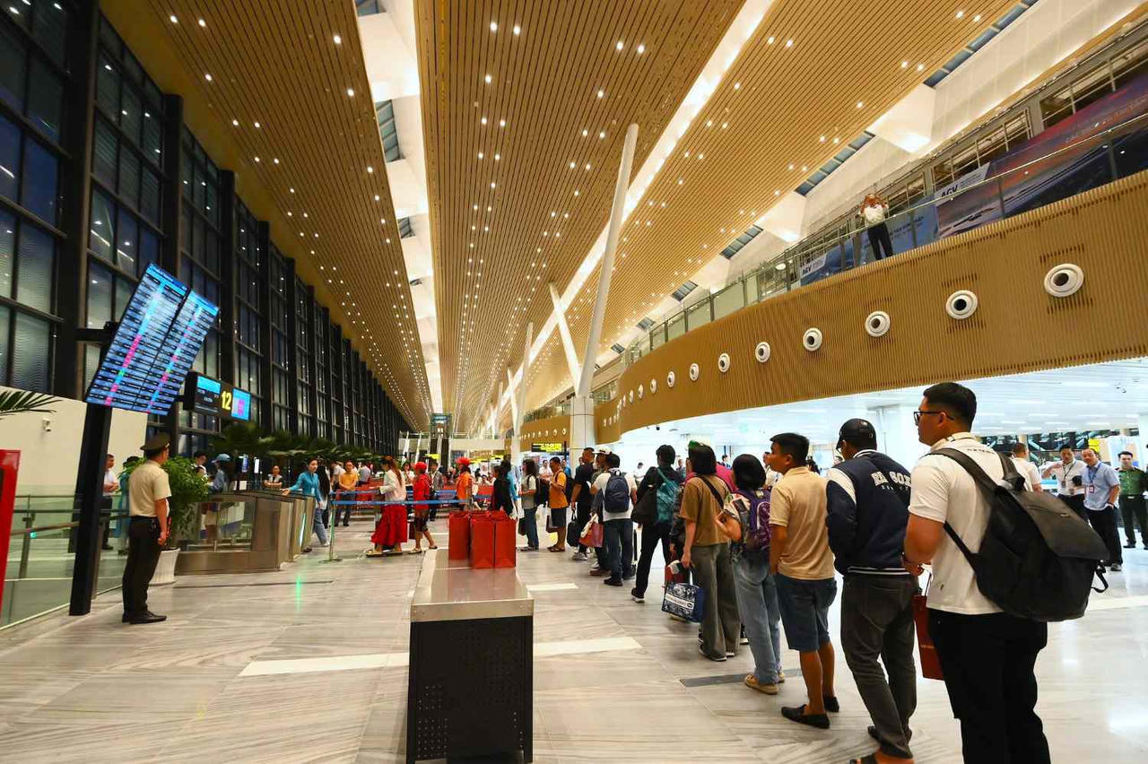 Nhà ga T3 Tân Sơn Nhất dự kiến đón hơn 2 triệu lượt khách dịp hè