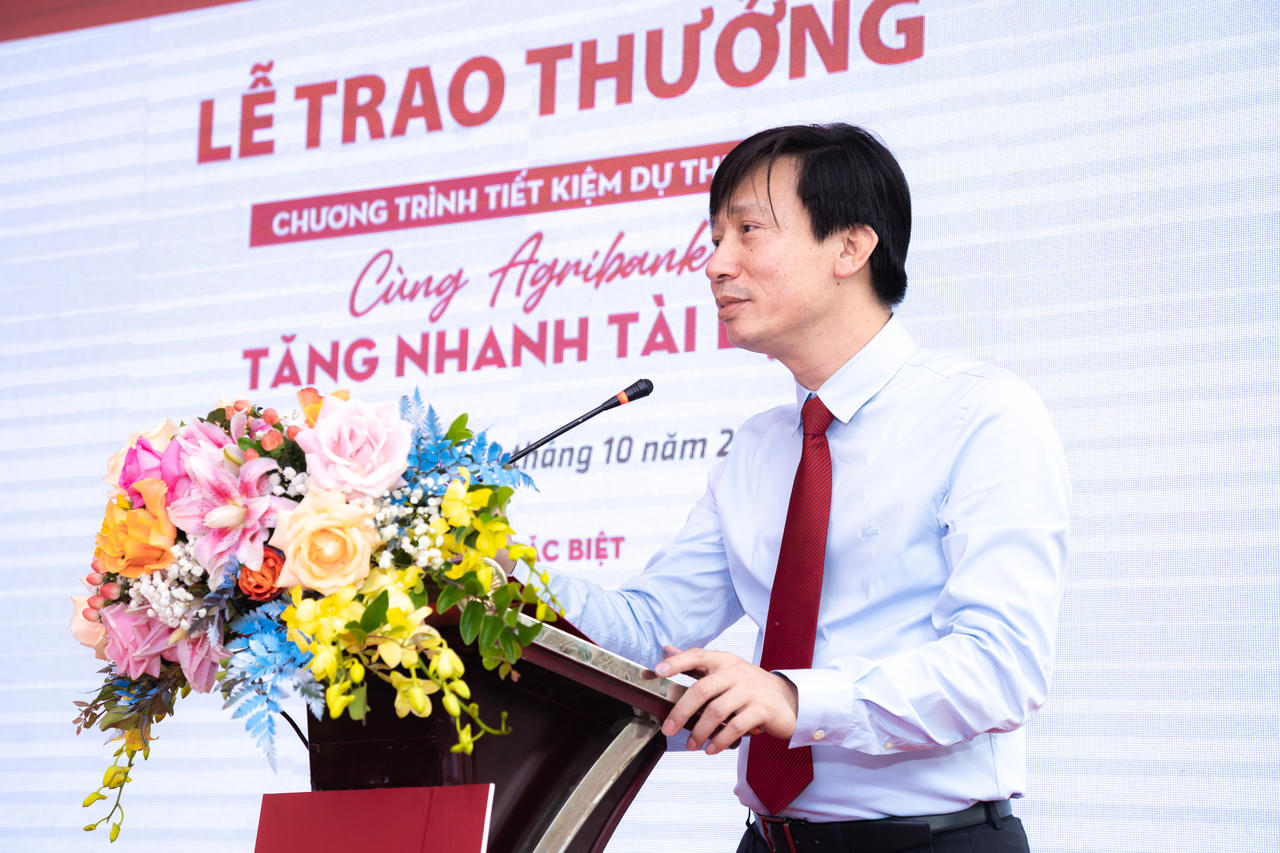Agribank trao tặng tiếp 01 tỷ đồng cho khách hàng gửi tiền tiết kiệm
