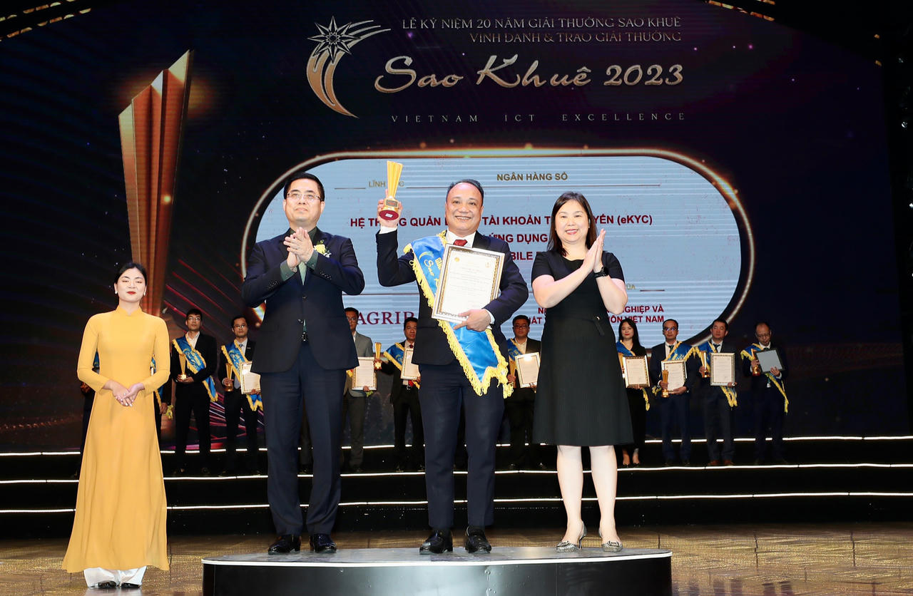 Agribank giành 'cú đúp' tại giải thưởng Sao Khuê 2023