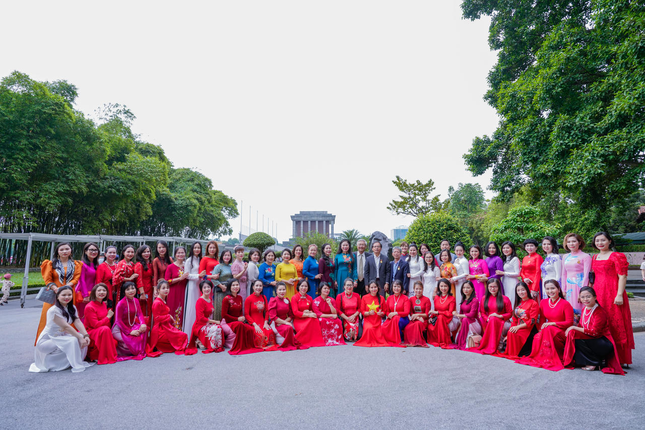 Hội Nữ doanh nhân DNNVV vinh danh 15 nữ doanh nhân tiêu biểu