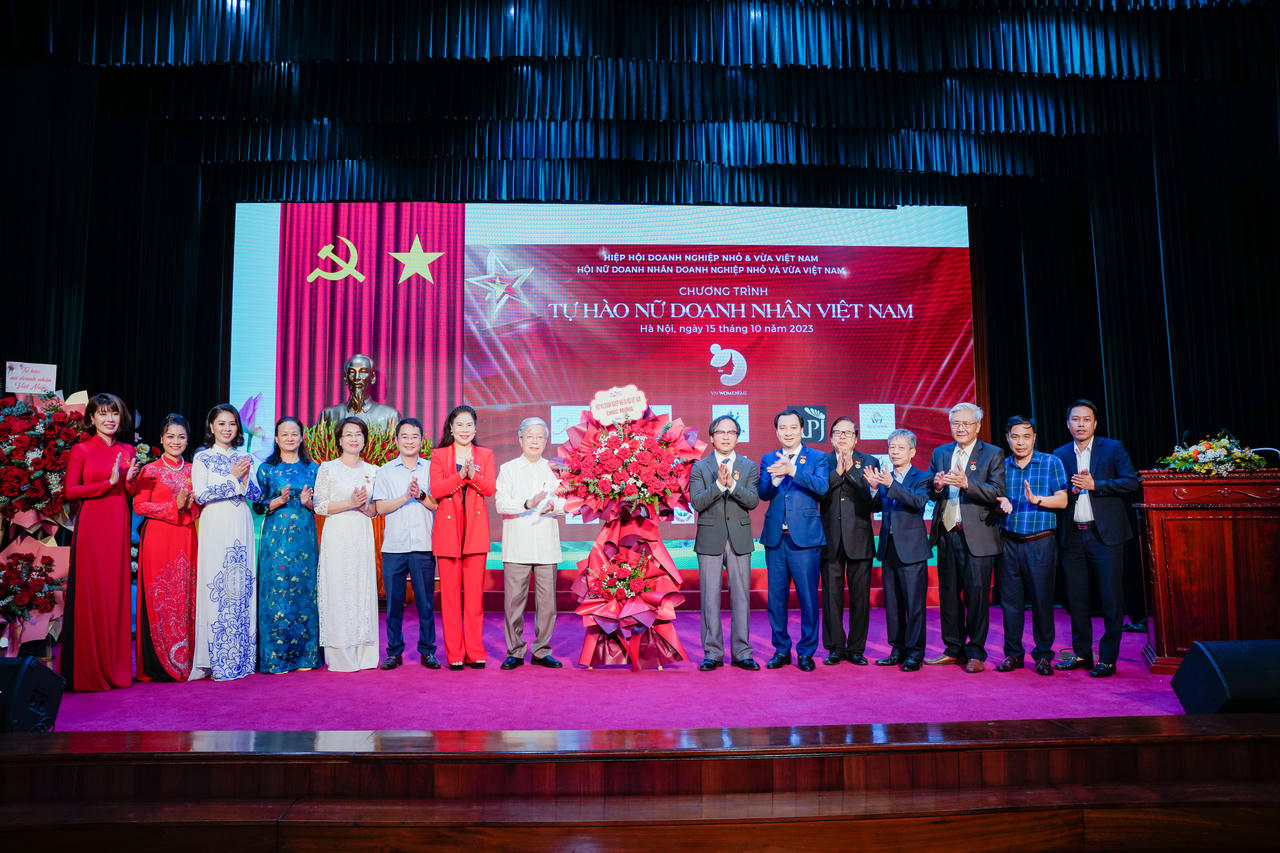 Hội Nữ doanh nhân DNNVV vinh danh 15 nữ doanh nhân tiêu biểu