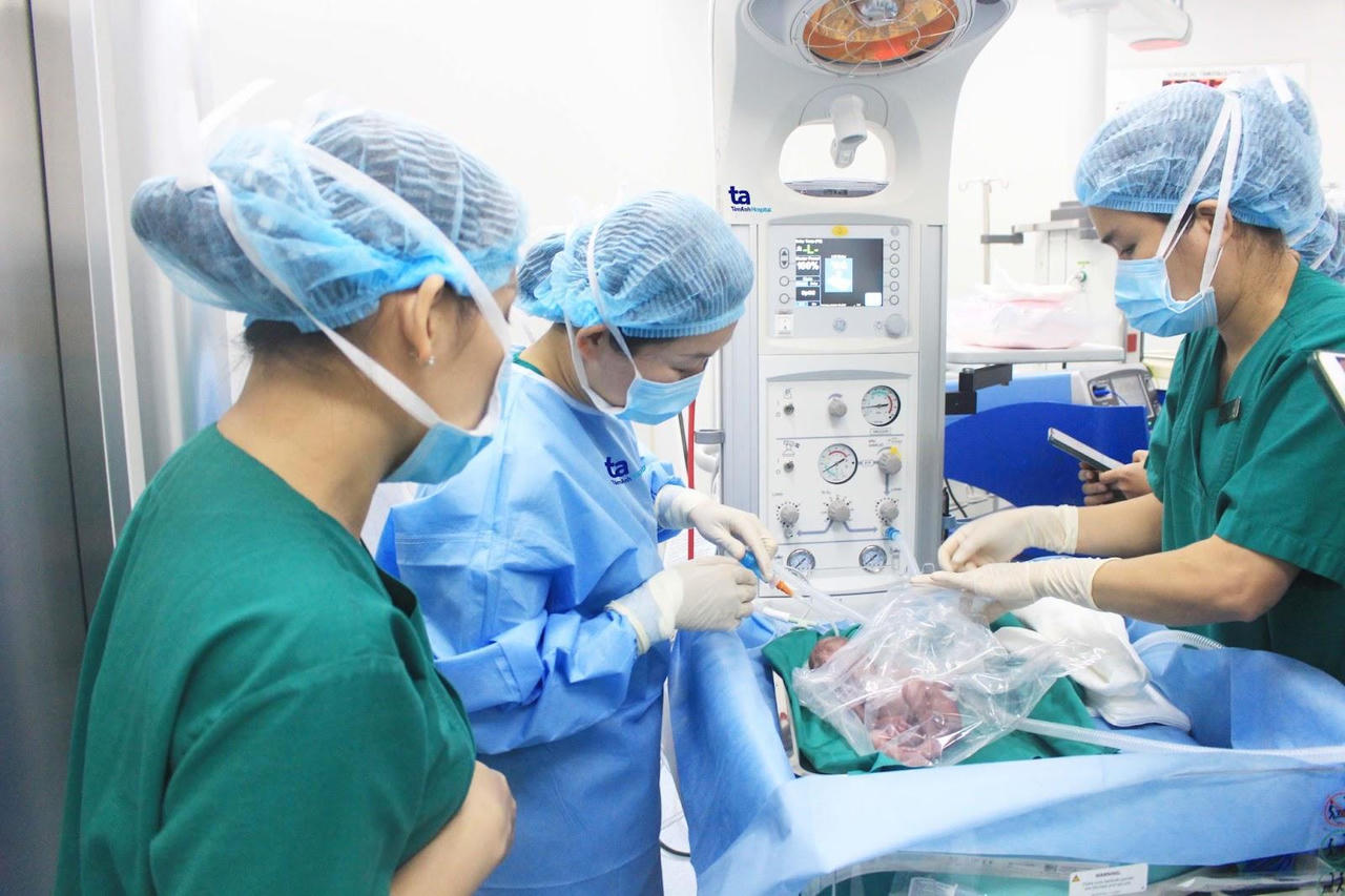 Tôn vinh phác đồ 'giờ vàng' cứu sống trẻ sinh cực non