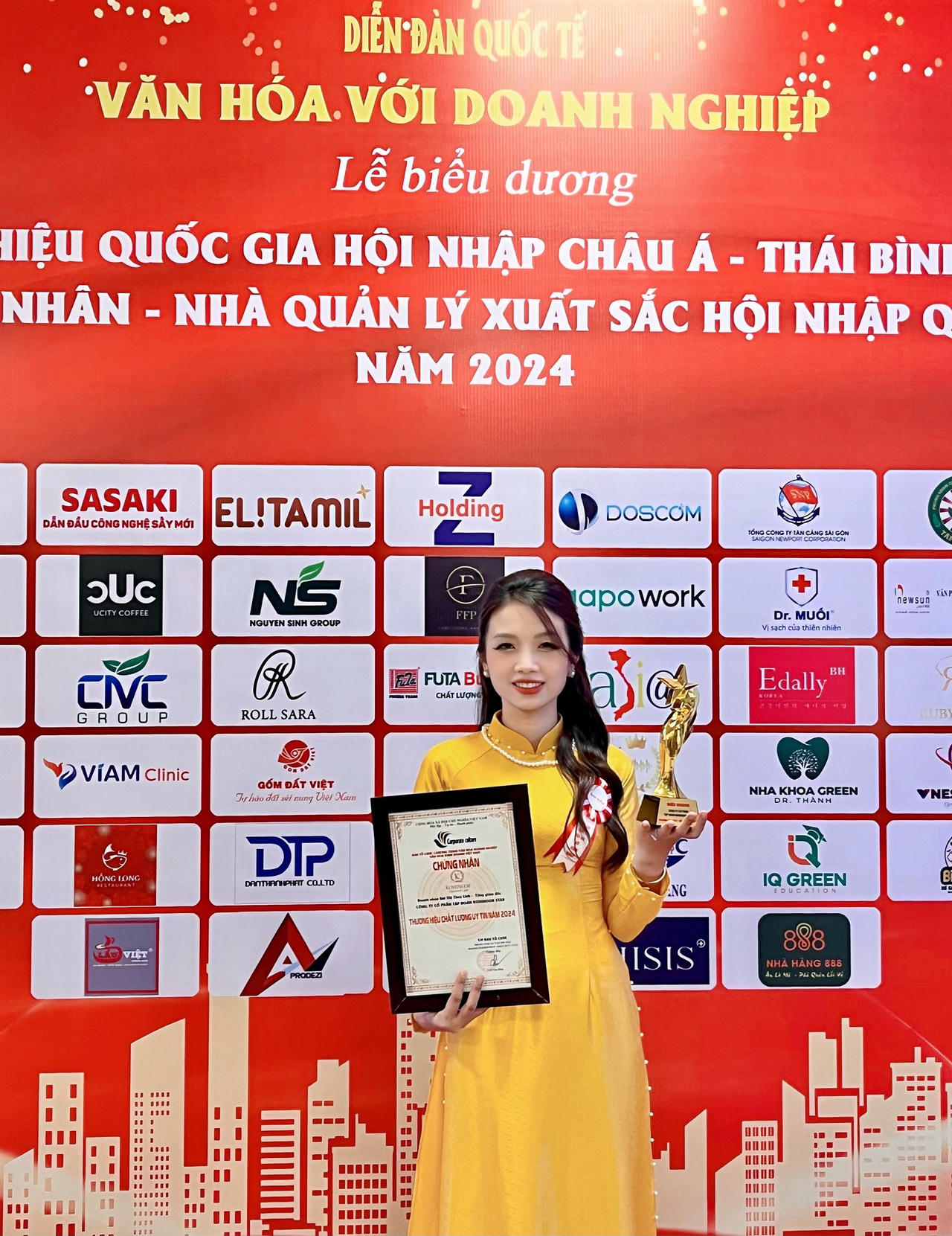 Doanh nhân Bùi Thuỳ Linh - Tổng Giám đốc tài ba của Tập đoàn Kohinoor star