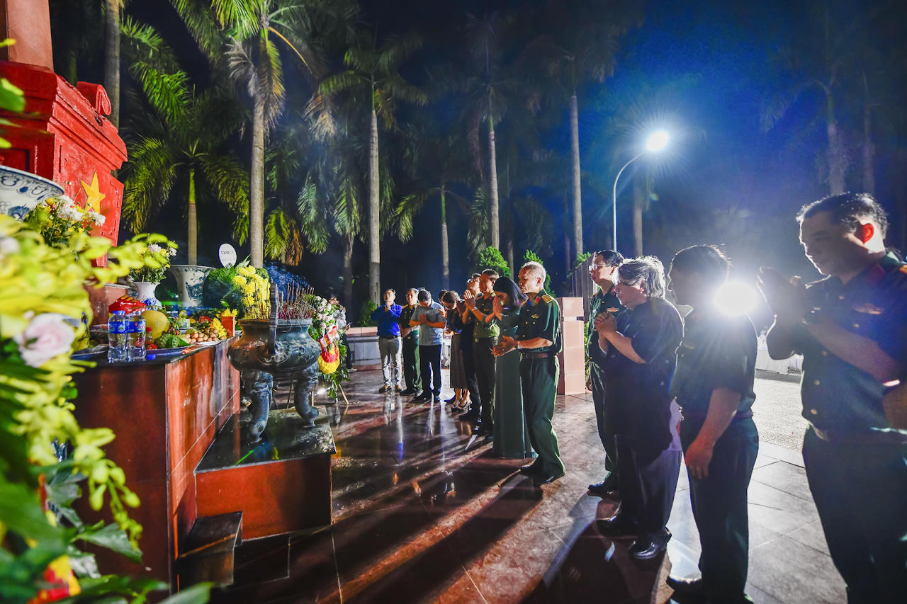 Thắp hương tri ân 2024: “Sáng mãi tình đất nước, Cùng nguyện ước mai sau”
