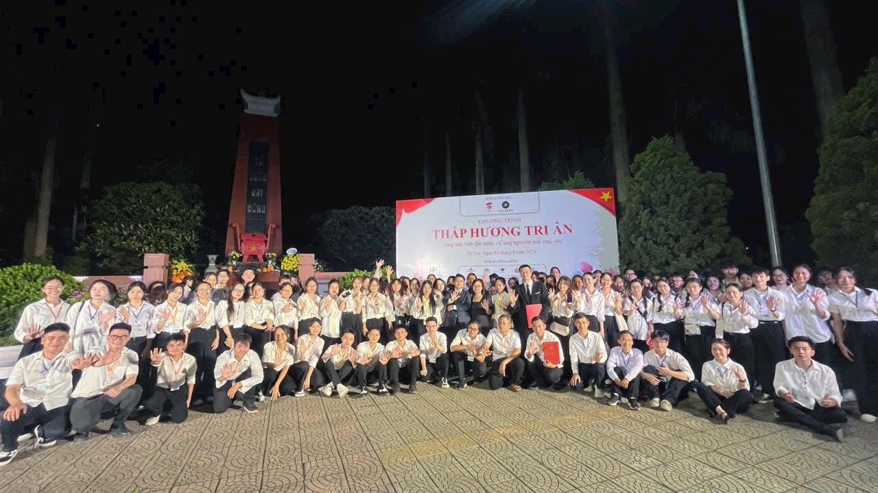 Thắp hương tri ân 2024: “Sáng mãi tình đất nước, Cùng nguyện ước mai sau”