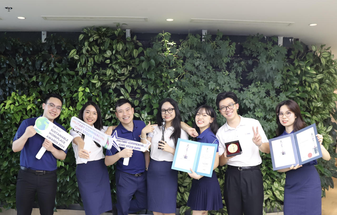 MB nhận giải thưởng “Doanh nghiệp có môi trường làm việc bền vững”