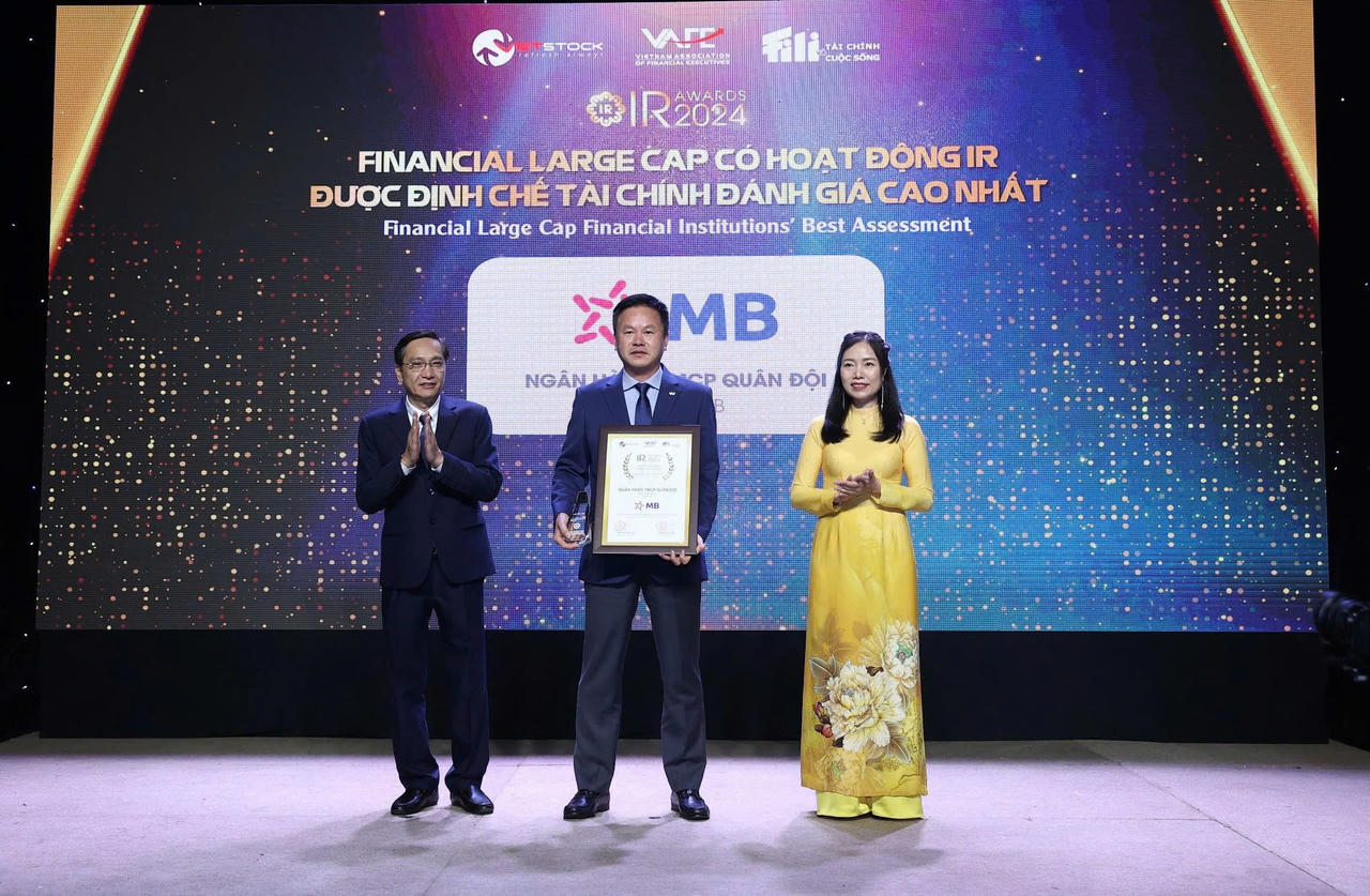 MB nhận "cú đúp" giải thưởng tại IR Awards 2024