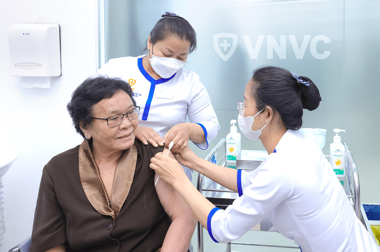 VNVC tiêm ngừa vaccine phòng zona thần kinh đầu tiên cho người dân Việt Nam
