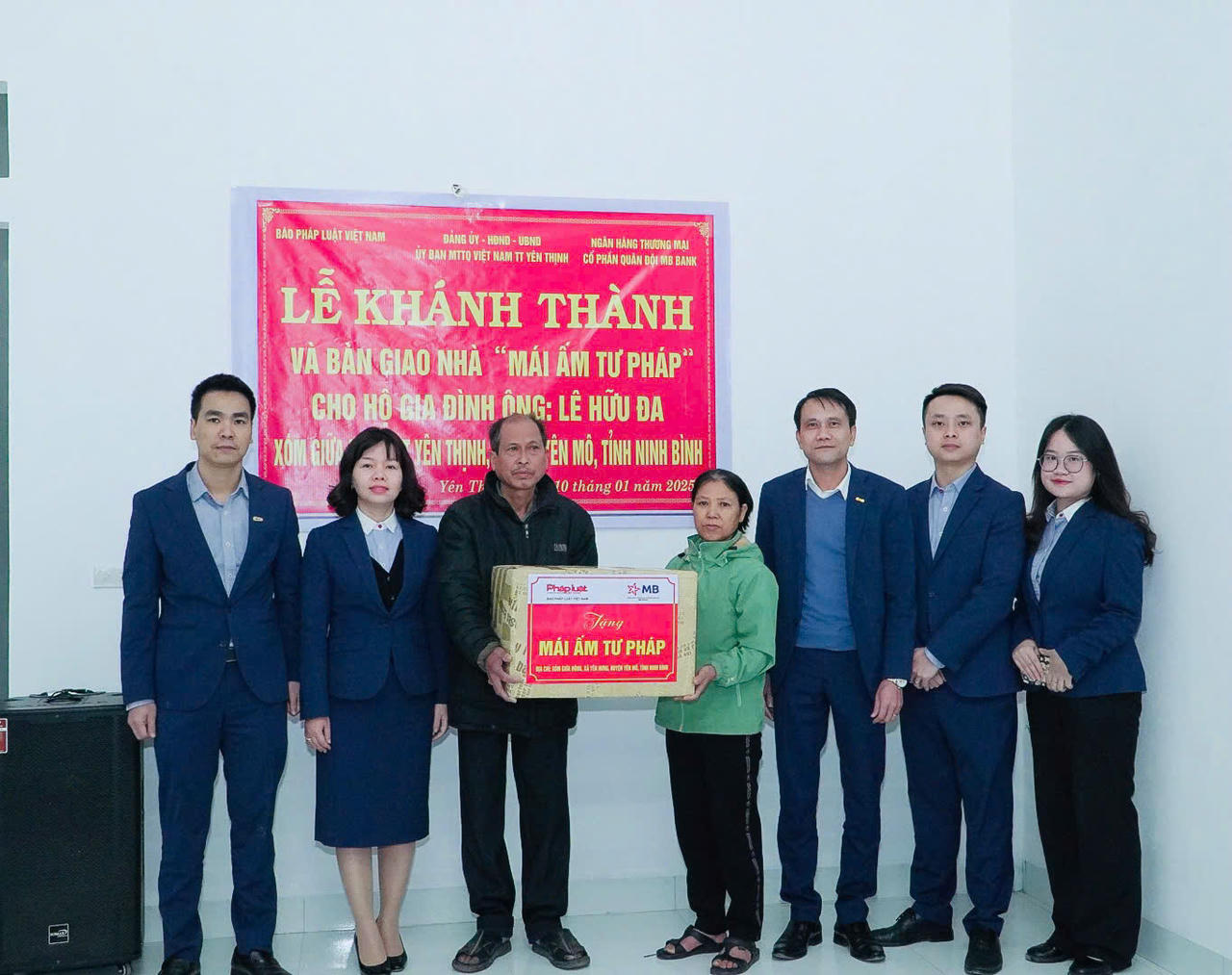 Trao “Mái ấm Tư pháp" tại Ninh Bình: Lan tỏa yêu thương dịp Xuân Ất Tỵ 2025