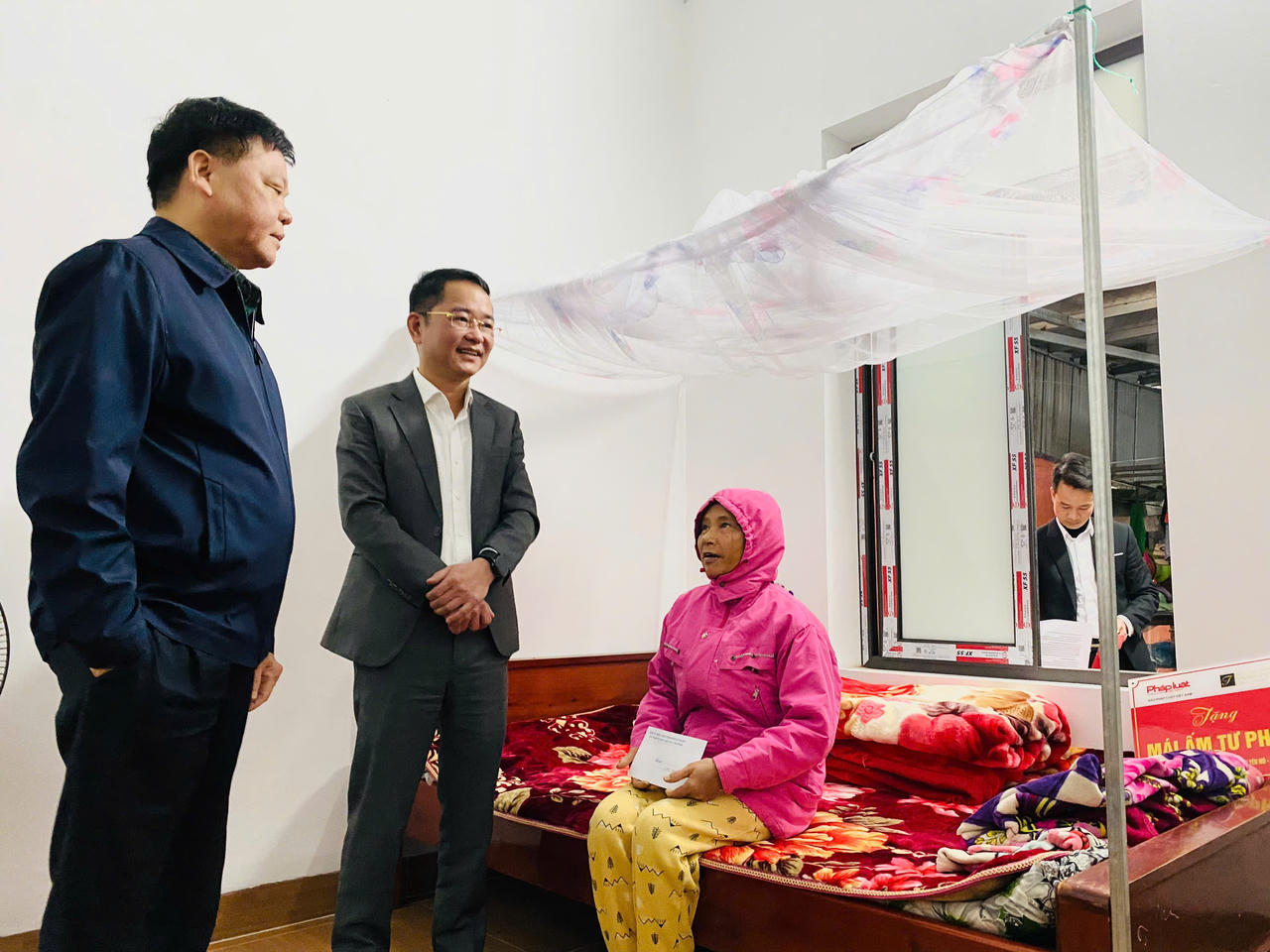 Trao “Mái ấm Tư pháp" tại Ninh Bình: Lan tỏa yêu thương dịp Xuân Ất Tỵ 2025