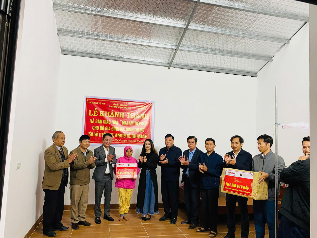 Trao “Mái ấm Tư pháp" tại Ninh Bình: Lan tỏa yêu thương dịp Xuân Ất Tỵ 2025