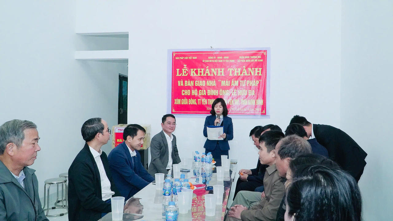 Trao “Mái ấm Tư pháp" tại Ninh Bình: Lan tỏa yêu thương dịp Xuân Ất Tỵ 2025