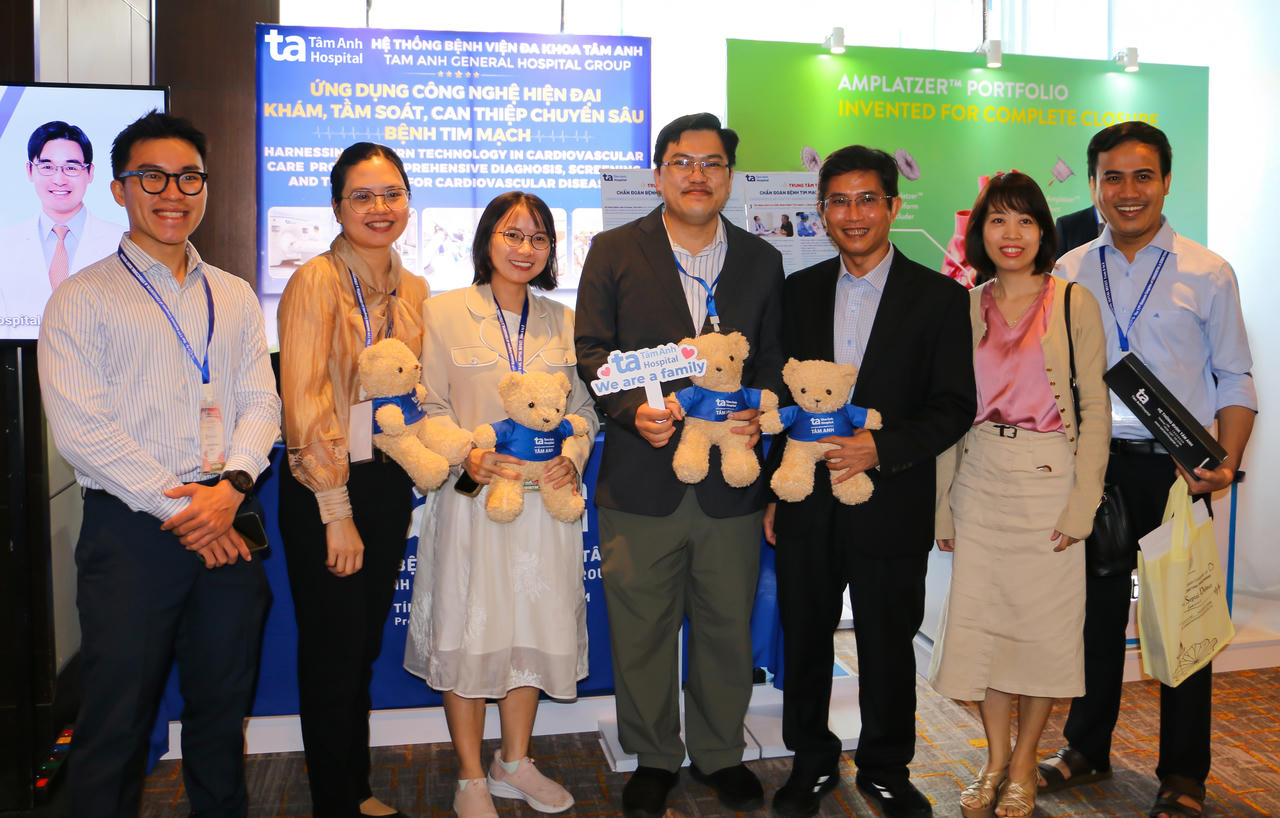 Bác sĩ Việt Nam trình diễn kỹ thuật can thiệp tim bẩm sinh tại Hội nghị Quốc tế