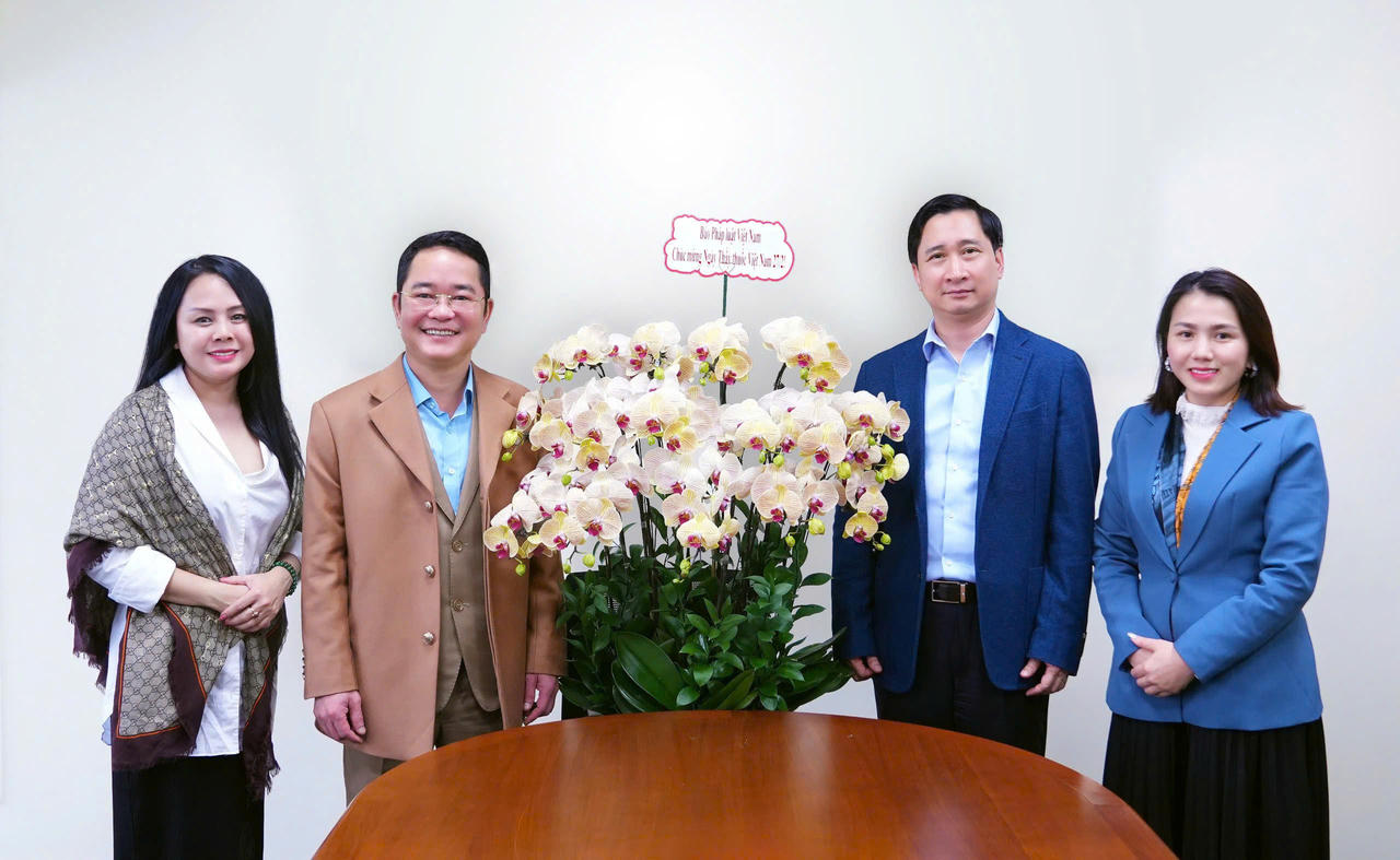 Lãnh đạo Báo Pháp luật Việt Nam chúc mừng Bệnh viện Tâm Anh nhân Ngày Thầy thuốc Việt Nam 27/2