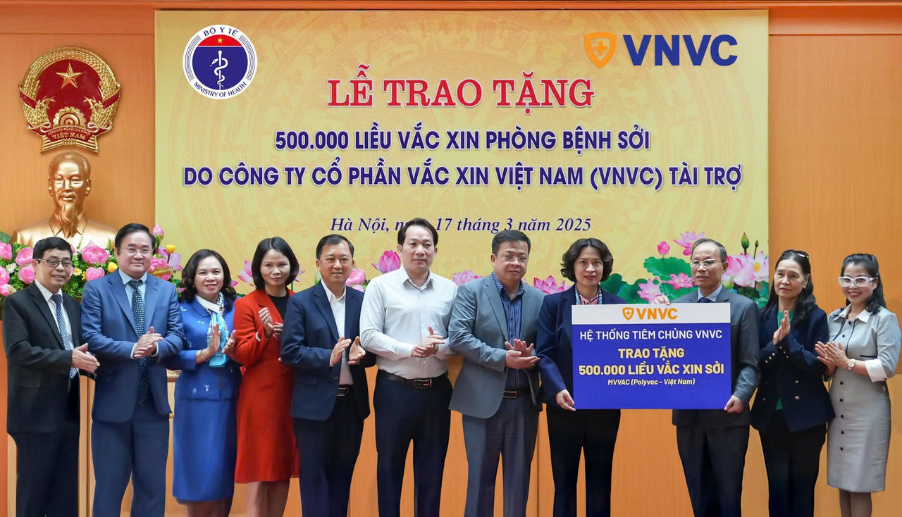 Bộ Y tế tiếp nhận 500.000 liều vắc xin sởi từ Hệ thống tiêm chủng VNVC