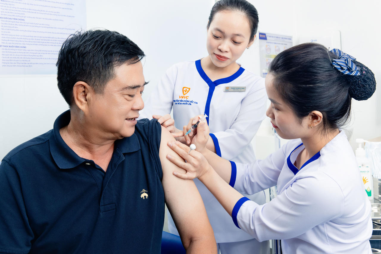 Pfizer ký kết chia sẻ kinh nghiệm sản xuất vắc xin công nghệ cao với VNVC