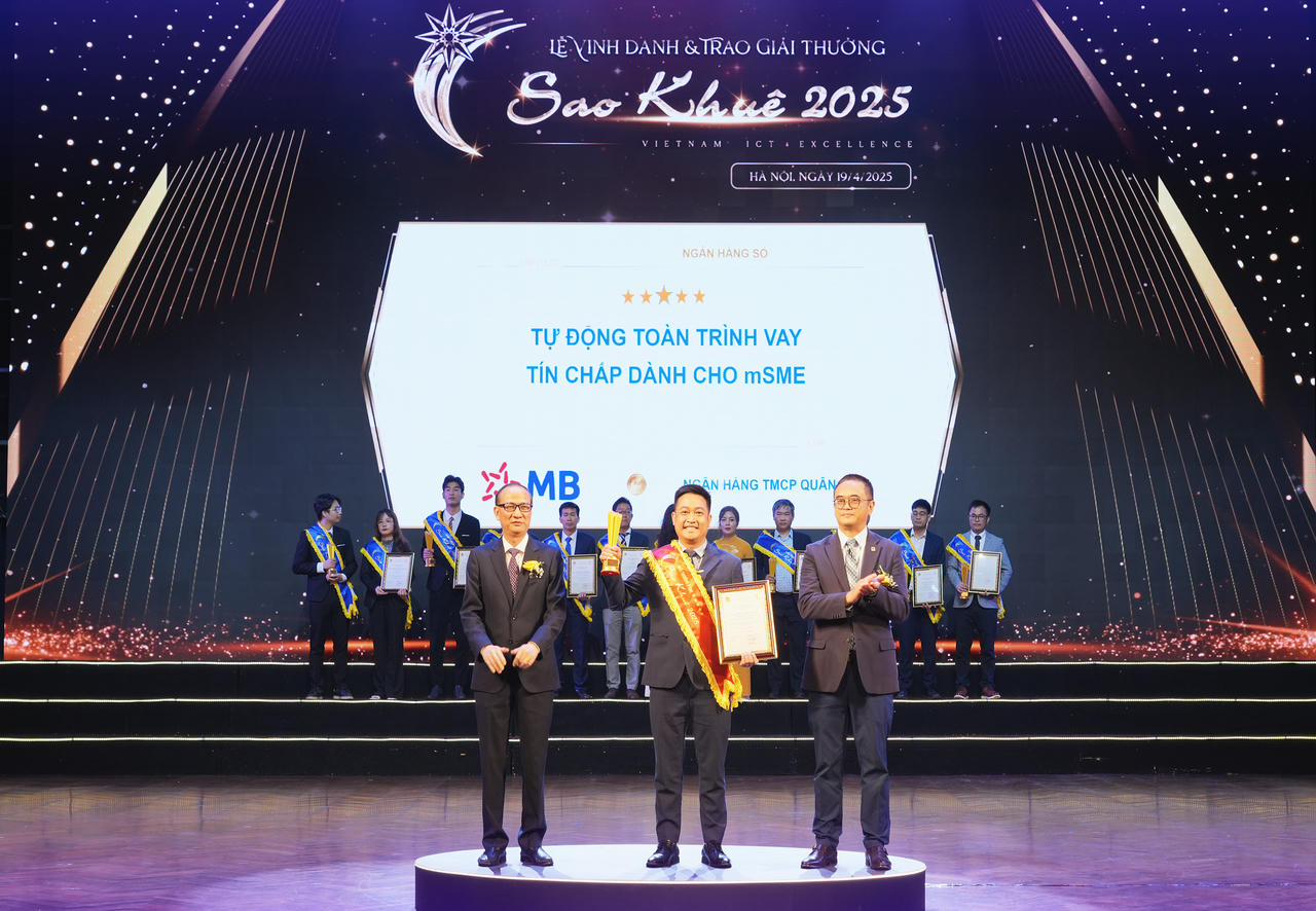  BIZ MBBank giành 'hattrick' tại Sao Khuê 2025 nhờ ứng dụng AI và dữ liệu lớn