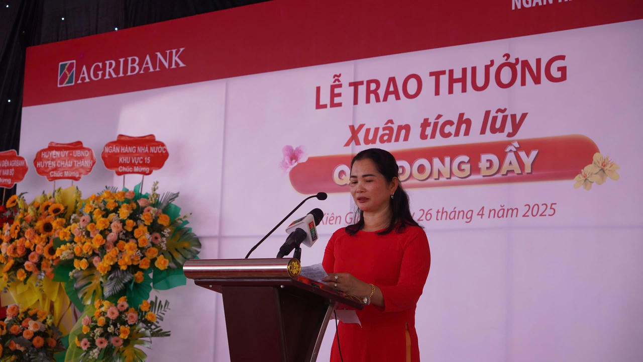 Agribank trao giải 1 tỷ đồng cho khách trúng thưởng chương trình tiết kiệm 'Xuân tích lũy - Quỹ đong đầy'