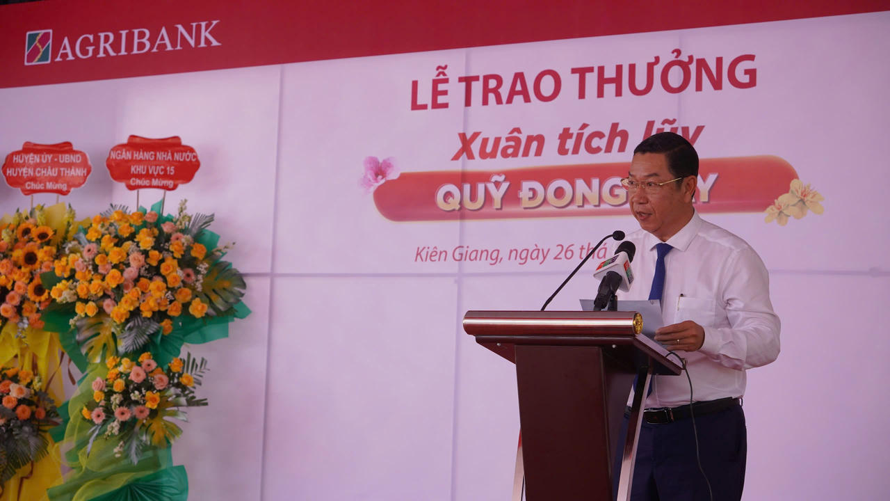 Agribank trao giải 1 tỷ đồng cho khách trúng thưởng chương trình tiết kiệm 'Xuân tích lũy - Quỹ đong đầy'