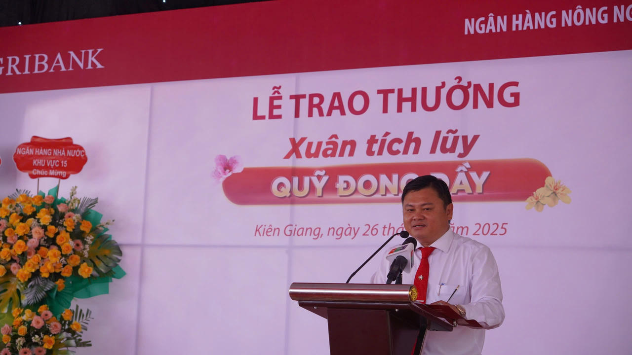 Agribank trao giải 1 tỷ đồng cho khách trúng thưởng chương trình tiết kiệm 'Xuân tích lũy - Quỹ đong đầy'