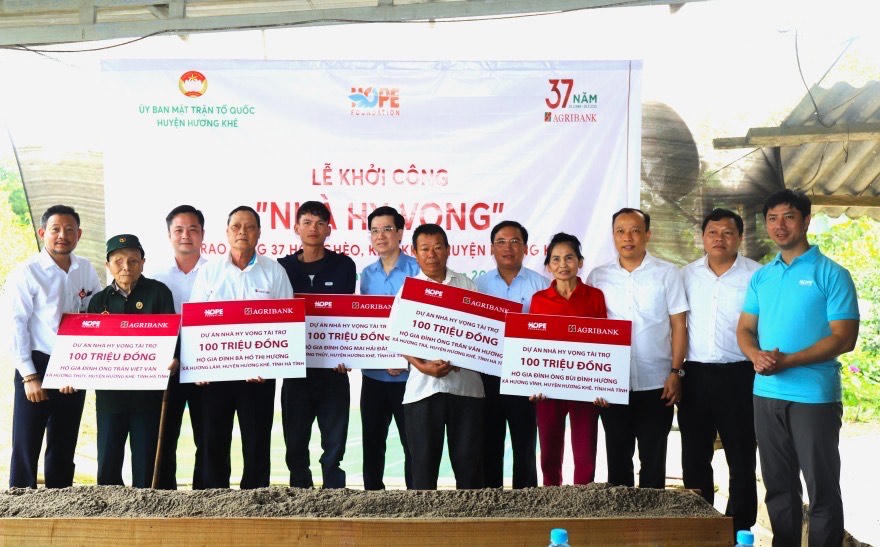 Agribank trao tặng 37 căn 'Nhà hy vọng' tại Hà Tĩnh