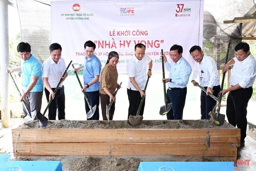 Agribank trao tặng 37 căn 'Nhà hy vọng' tại Hà Tĩnh