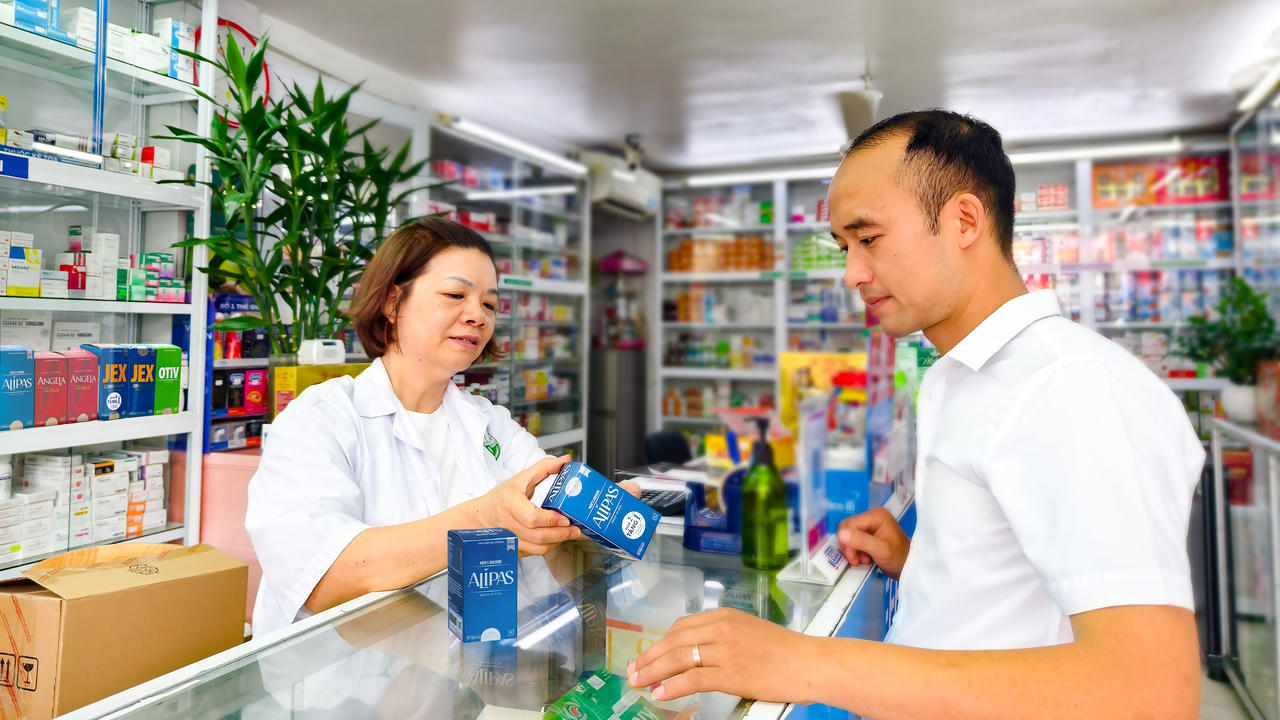 Alipas 'bản lĩnh phái mạnh' tiếp lửa cho huyền thoại Manchester Reds đến Việt Nam