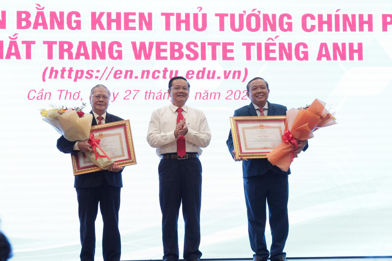 Trường Đại học Nam Cần Thơ vinh dự nhận bằng khen của Thủ tướng