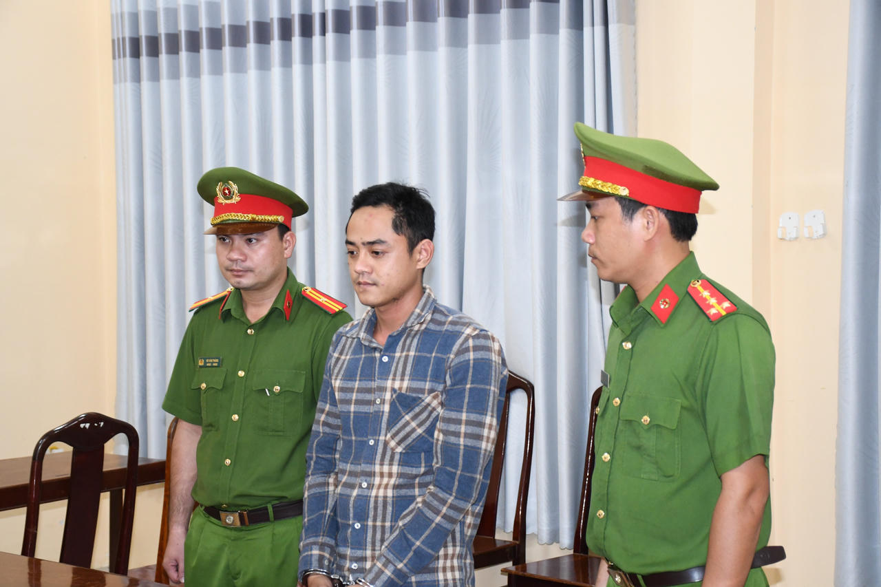 Khởi tố đối tượng "hung hãn" đập, phá xe cấp cứu vì bực tức tiếng còi ưu tiên