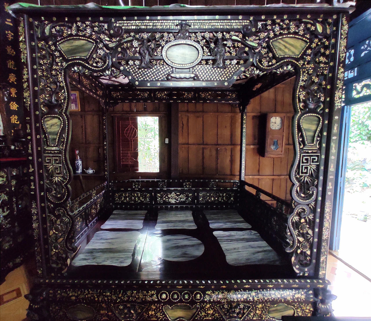 “Bảo tàng” đồ cổ của lão nông u70 tại Vĩnh Long