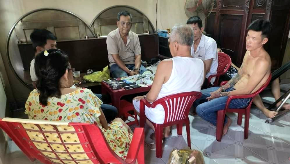 Liên tiếp bắt 2 sới bạc, thu giữ trên 100 triệu đồng tang vật tại Vĩnh Long