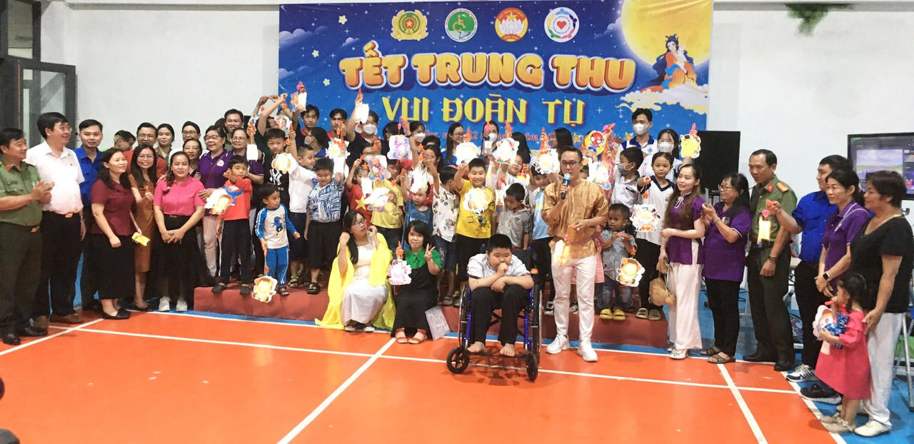 Mang Trung thu đến với trẻ em nghèo, có hoàn cảnh đặc biệt TP Cần Thơ