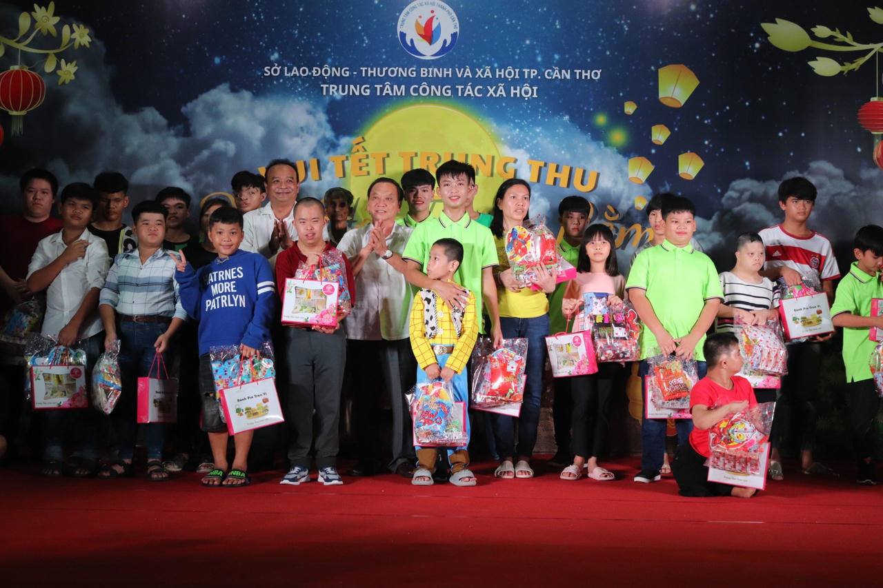 Mang Trung thu đến với trẻ em nghèo, có hoàn cảnh đặc biệt TP Cần Thơ