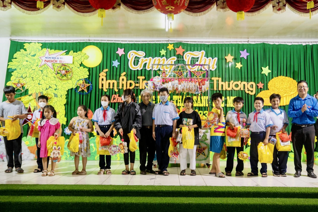 Mang Trung thu đến với trẻ em nghèo, có hoàn cảnh đặc biệt TP Cần Thơ
