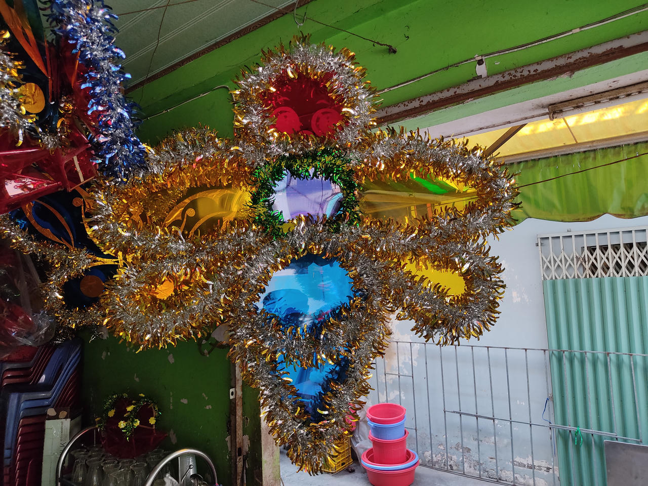 Người phụ nữ Đồng Tháp 30 năm níu giữ nghề làm lồng đèn truyền thống