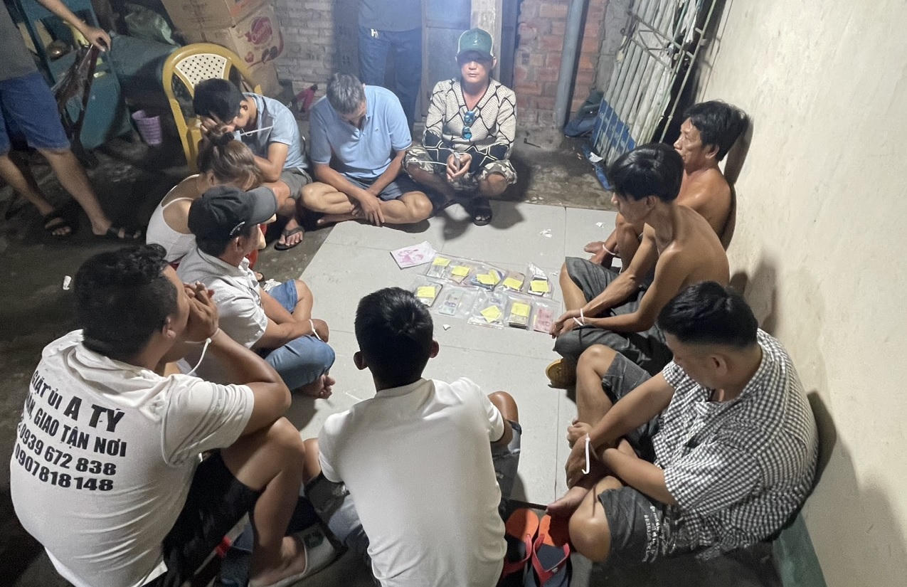 Vĩnh Long: Bắt quả tang 10 đối tượng tụ tập đánh bạc