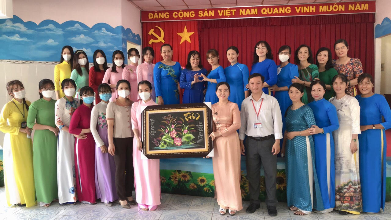 Chuyện về cô giáo hơn 30 năm đam mê với nghề “gõ đầu trẻ”