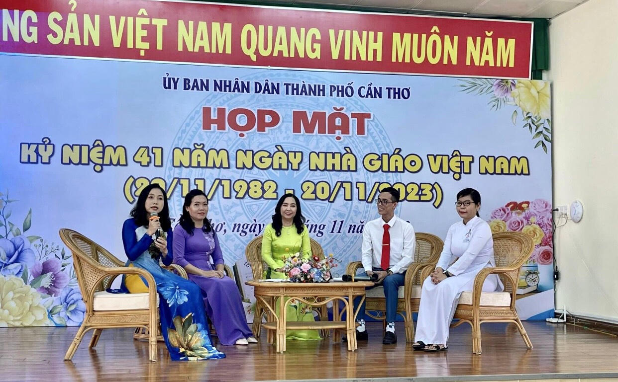 Chuyện về cô giáo hơn 30 năm đam mê với nghề “gõ đầu trẻ”