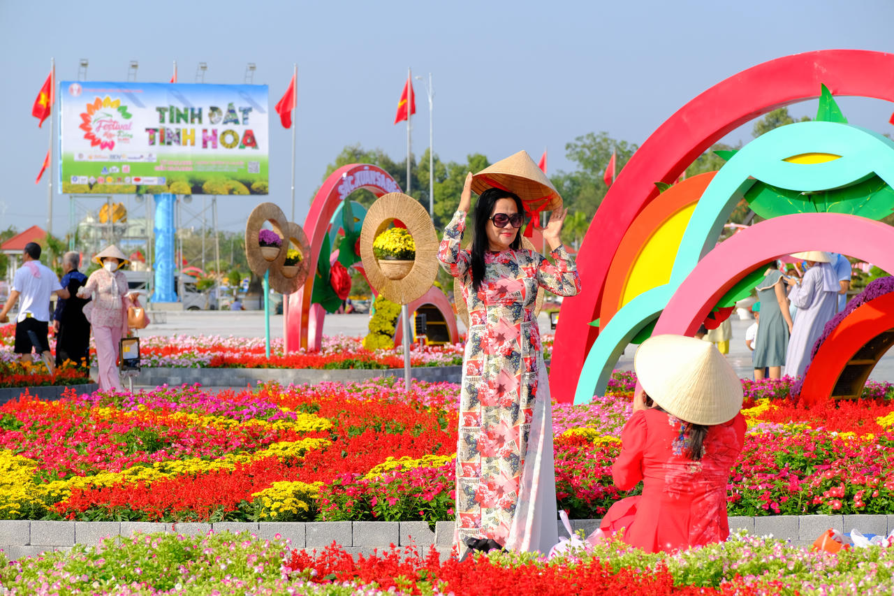 Rực rỡ đêm khai hội Festival Hoa Sa Đéc năm 2023