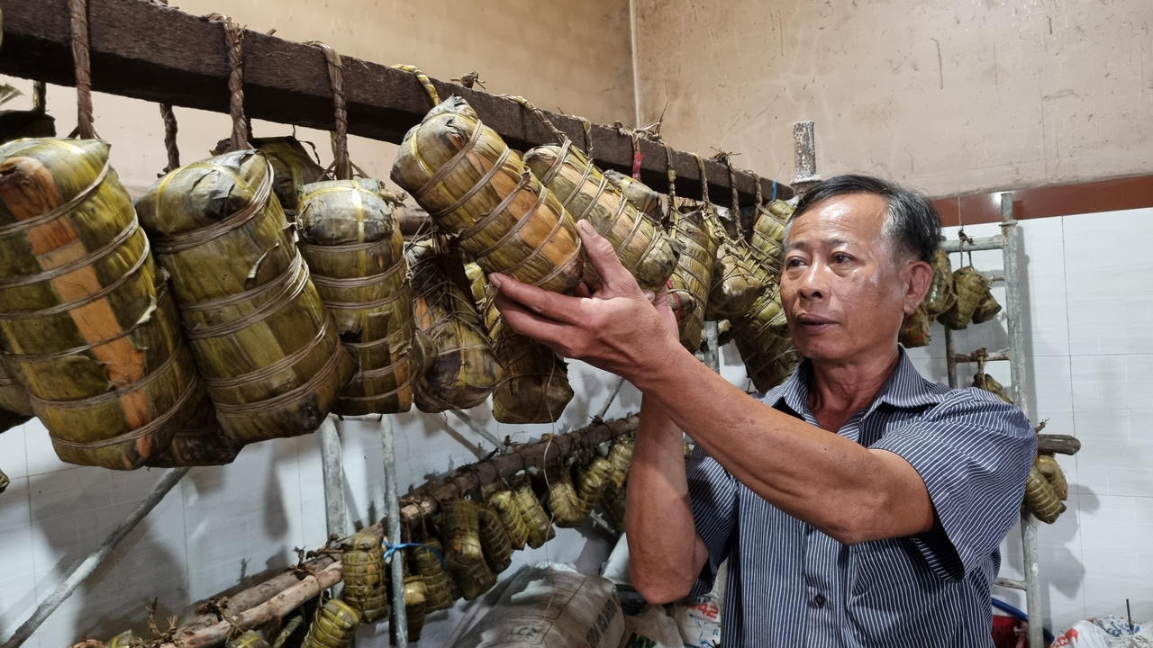 Trà Vinh: Làng nghề bánh tét Trà Cuôn chạy đua với Tết