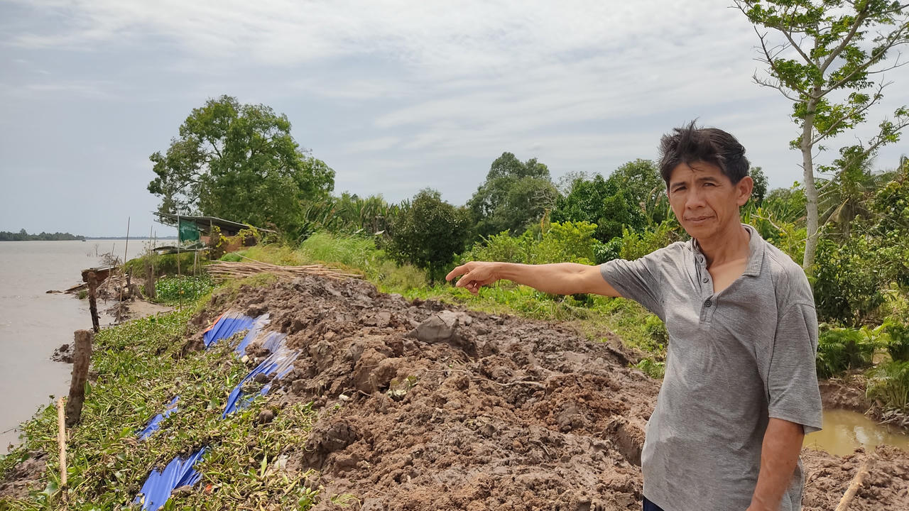 Người dân ở cồn Thanh Long lo lắng nguy cơ đất sạt xuống sông