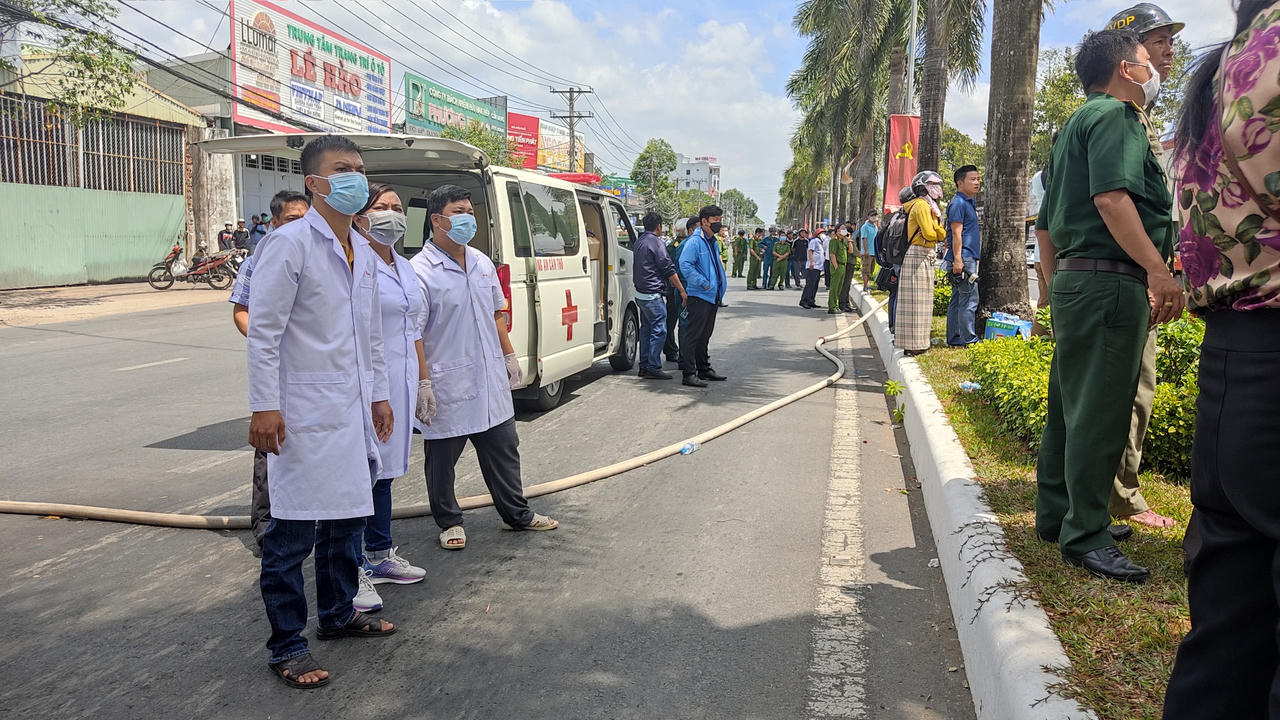 Cháy lớn gara ô tô ở Cần Thơ, nhiều người hốt hoảng bỏ chạy