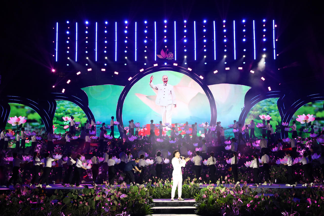 Ấn tượng Lễ hội Sen Đồng Tháp lần II năm 2024