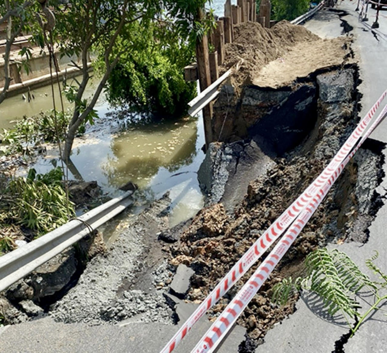 Cần Thơ: Quốc lộ 80 bị sạt lở làm ùn tắc giao thông kéo dài hàng km