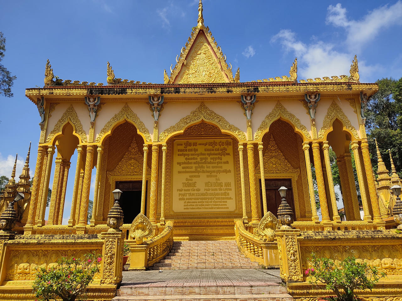 Thưởng ngoạn ngôi chùa 600 năm tuổi có tượng Phật nằm lớn nhất tại Trà Vinh