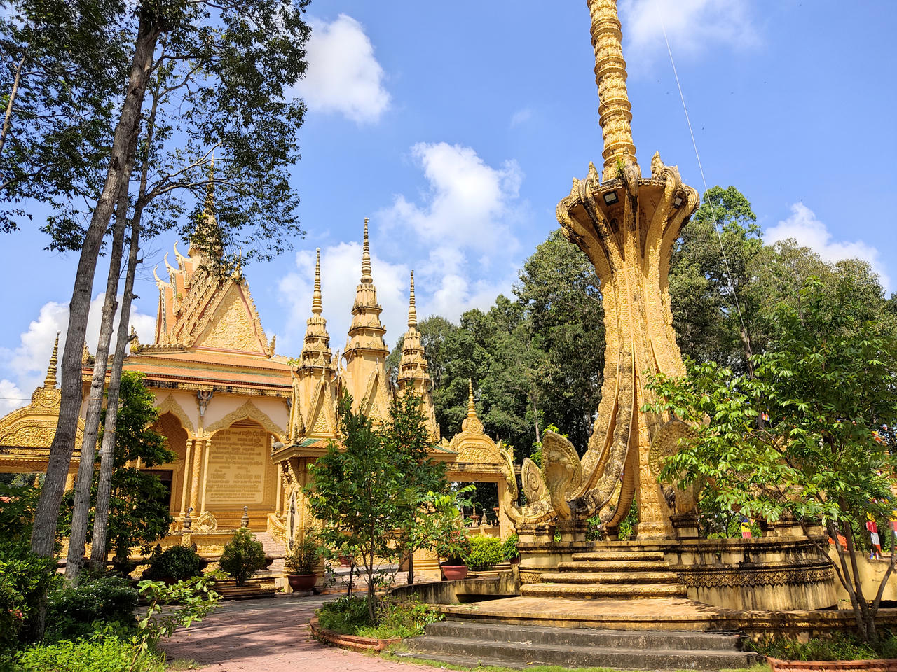 Thưởng ngoạn ngôi chùa 600 năm tuổi có tượng Phật nằm lớn nhất tại Trà Vinh