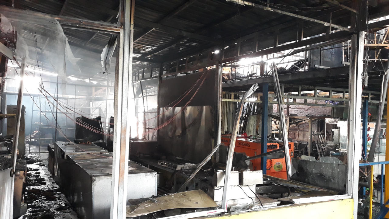 Cháy lớn kho trữ thực phẩm ở TP Vĩnh Long