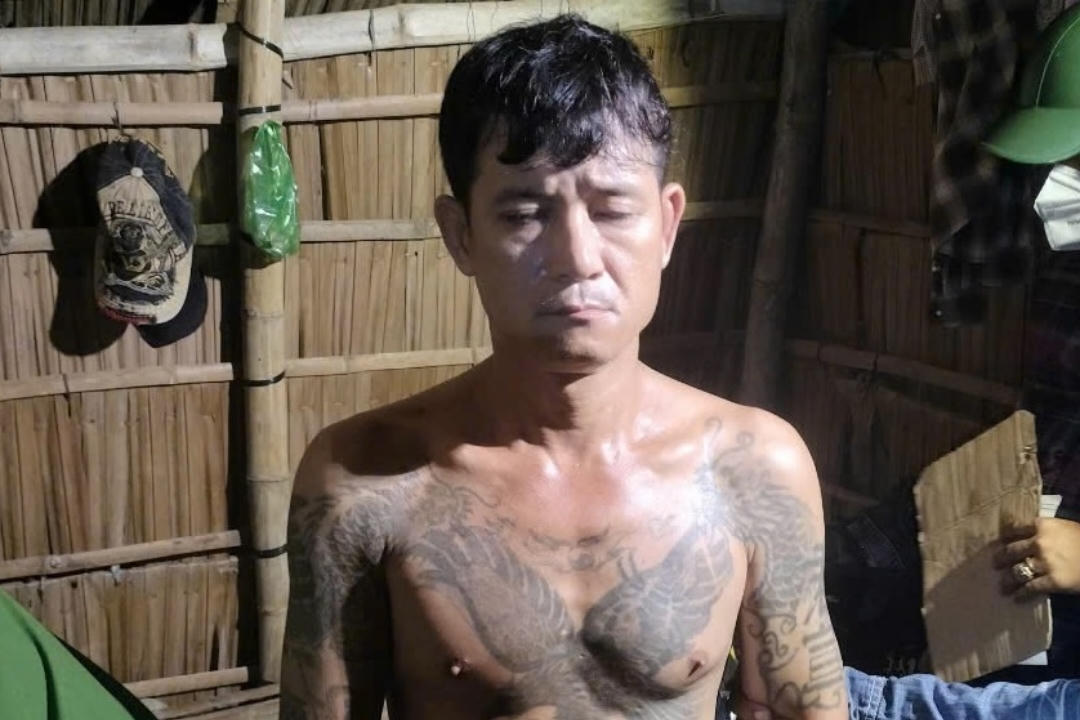 Xin ở nhờ quán cà phê để bán ma túy